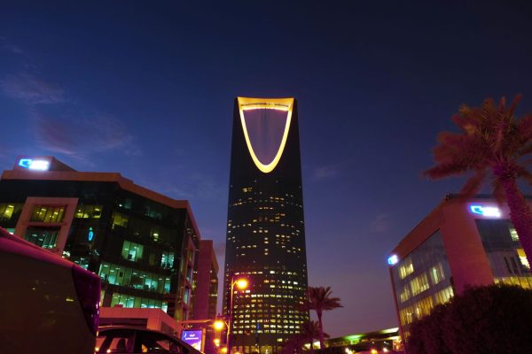 Kingdom Centre tower skyscraper in Riyadh skyline representing FiNASAL regional office in Saudi Arabia.