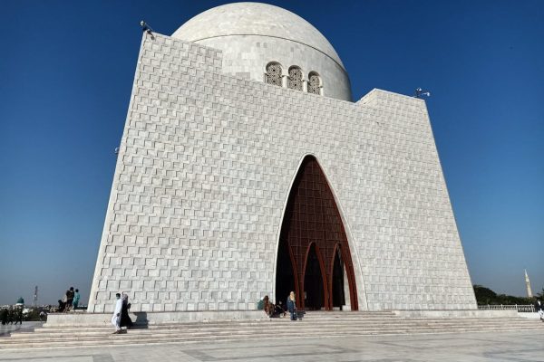 Mazar-e-Quaid monument representing FiNASAL office at Mahdi Tower in Karachi, Pakistan.